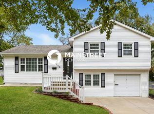9118 W 88th St, Overland Park, KS 66212