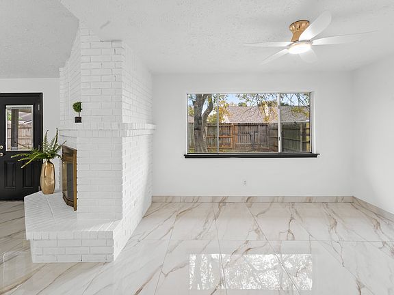 5th image of 2610 Hollymist Dr