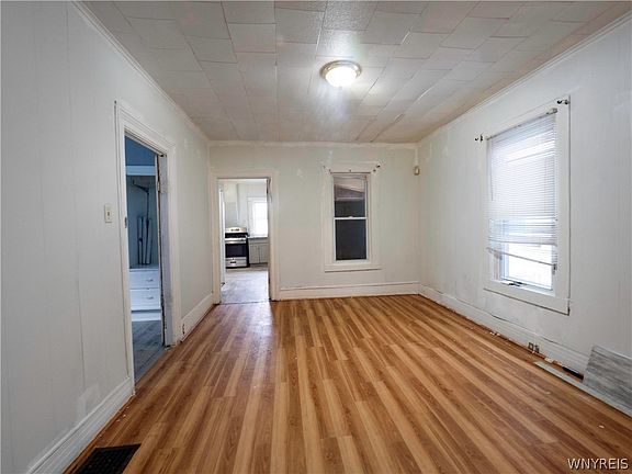 3rd image of 109 Roesch Ave