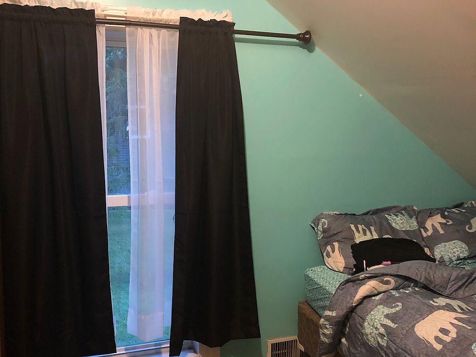 2nd image of 131 W Oak St