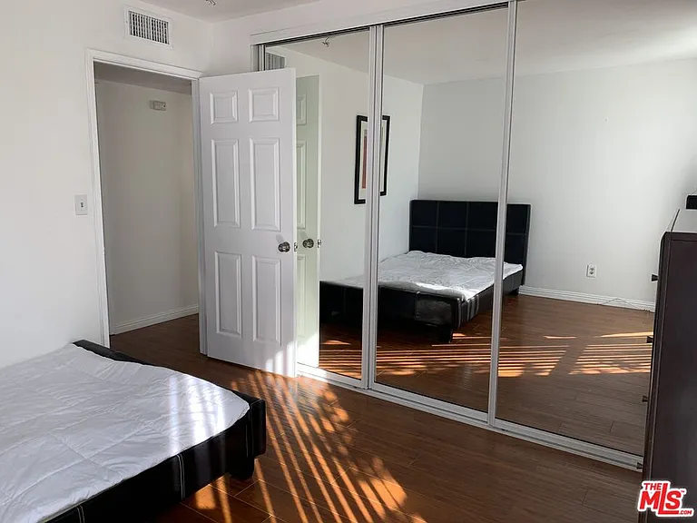 1943 Selby Ave #101 — Photo 6