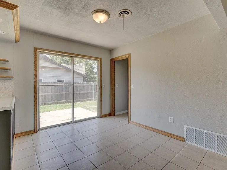 1401 Hampton Dr — Photo 16