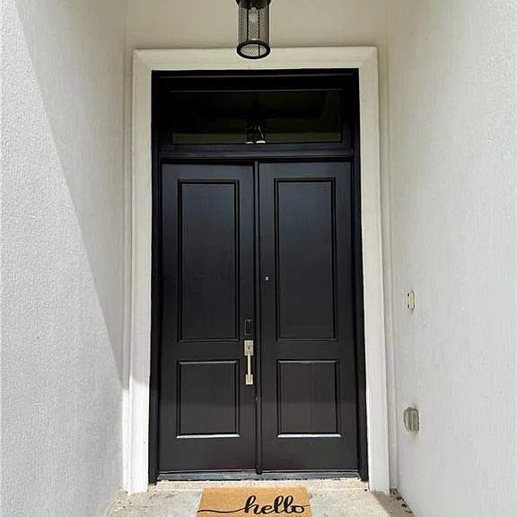 2818 Esmeralda St — Photo 2