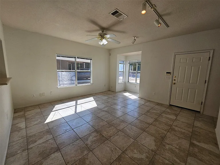 304 Windridge Village Cv — Photo 7
