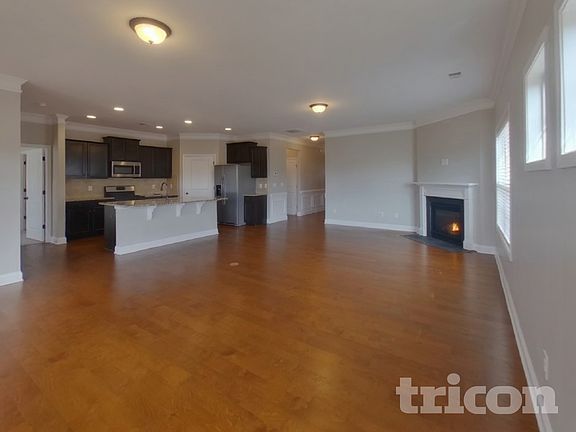 2nd image of 910 Deepwood Ct