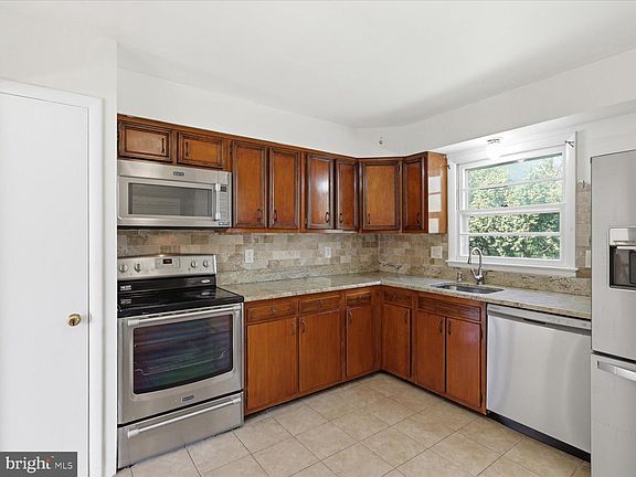 5th image of 1708 Monza Rd