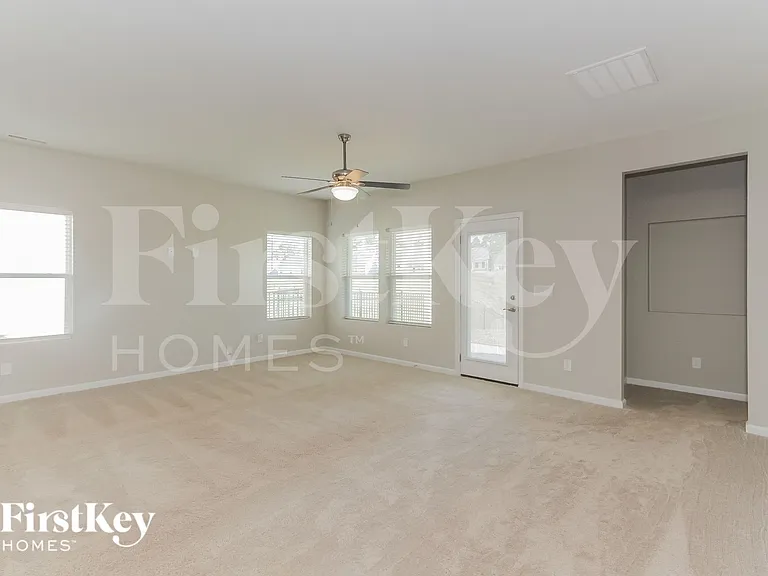 7798 Creek Park Dr — Photo 3