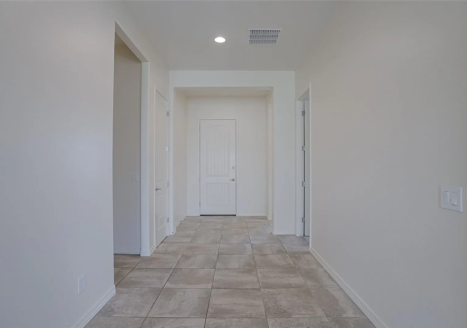 Large floorplan 3 bedroom, 2 bathroom home in Deep Well Ranch - Westwood Community, Prescott — Photo 3