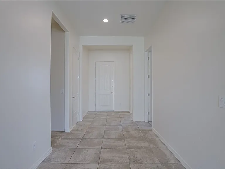 6832 Gables Trl — Photo 3