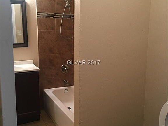 5th image of 2132 Houston Dr APT A