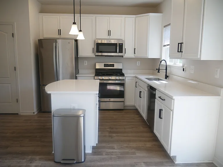 2517 Drake Ln — Photo 6