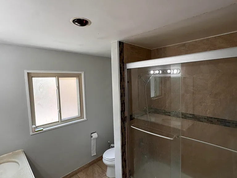 1205 Valencia Dr NE — Photo 18