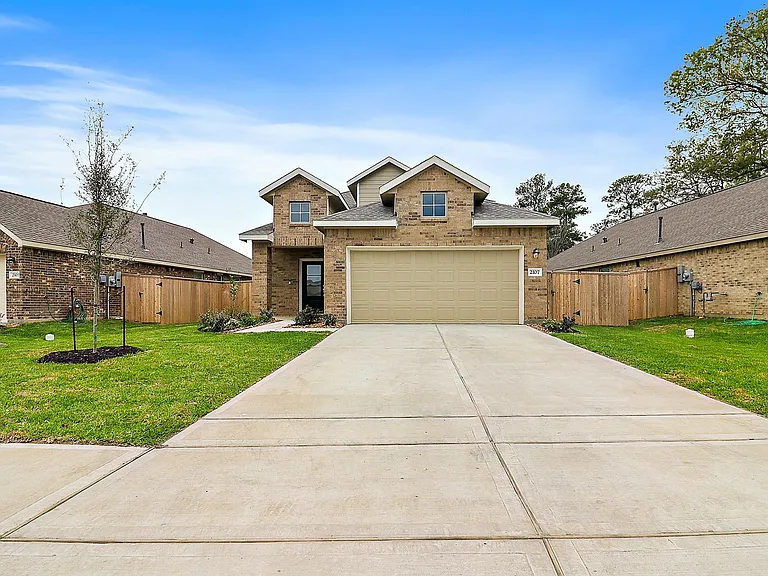 2107 Fisher Bend Dr — Photo 1