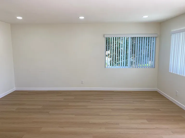 629 N Alamo 4-Plex — Photo 5