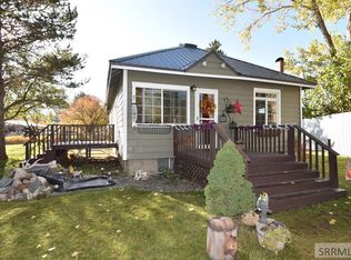 906 S Bridge St, Saint Anthony, ID 83445