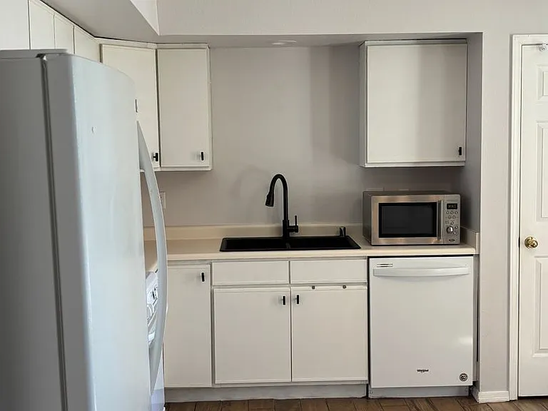 2125 Sierra Ln NE — Photo 10