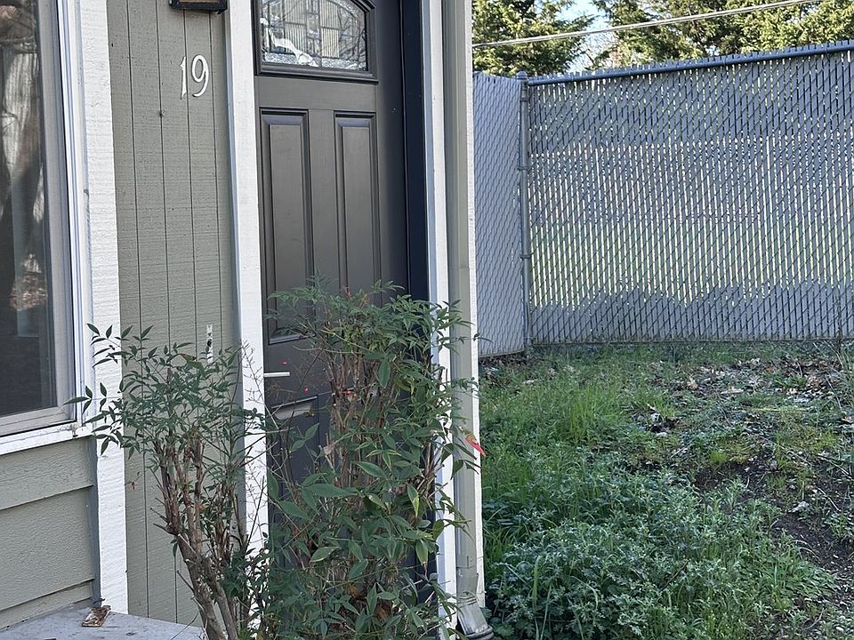 1st image of 885 NE Sunset St APT 19