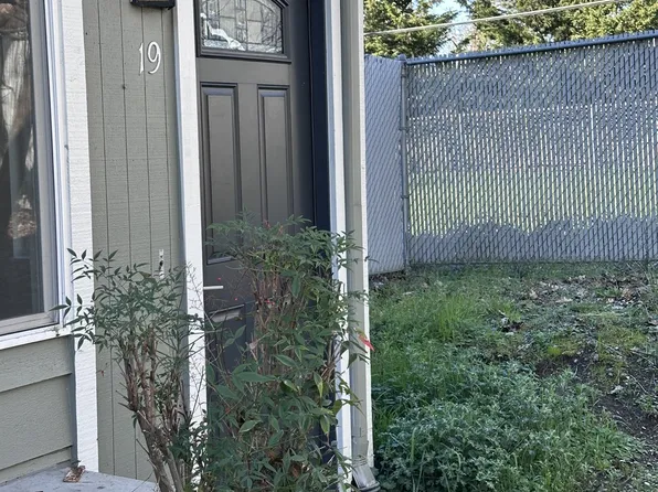 885 NE Sunset St APT 19, Roseburg, OR 97470