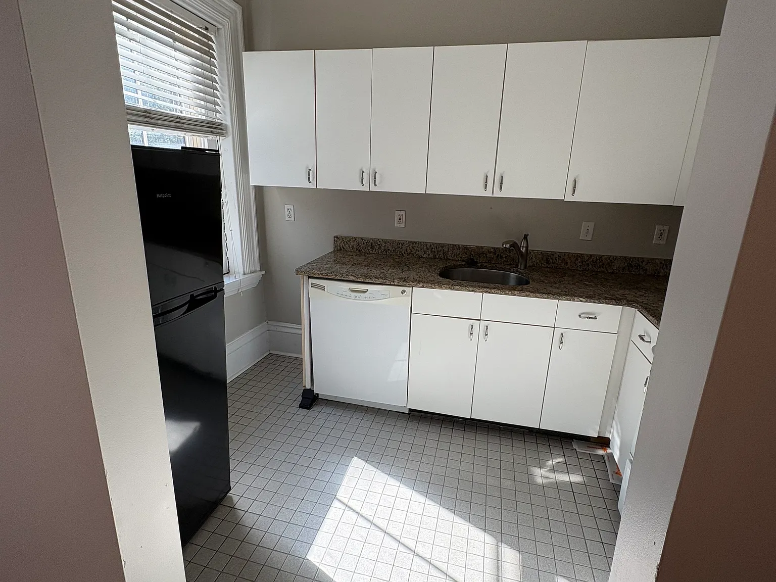 1 bed, 560 sqft, $3,050 — Photo 4