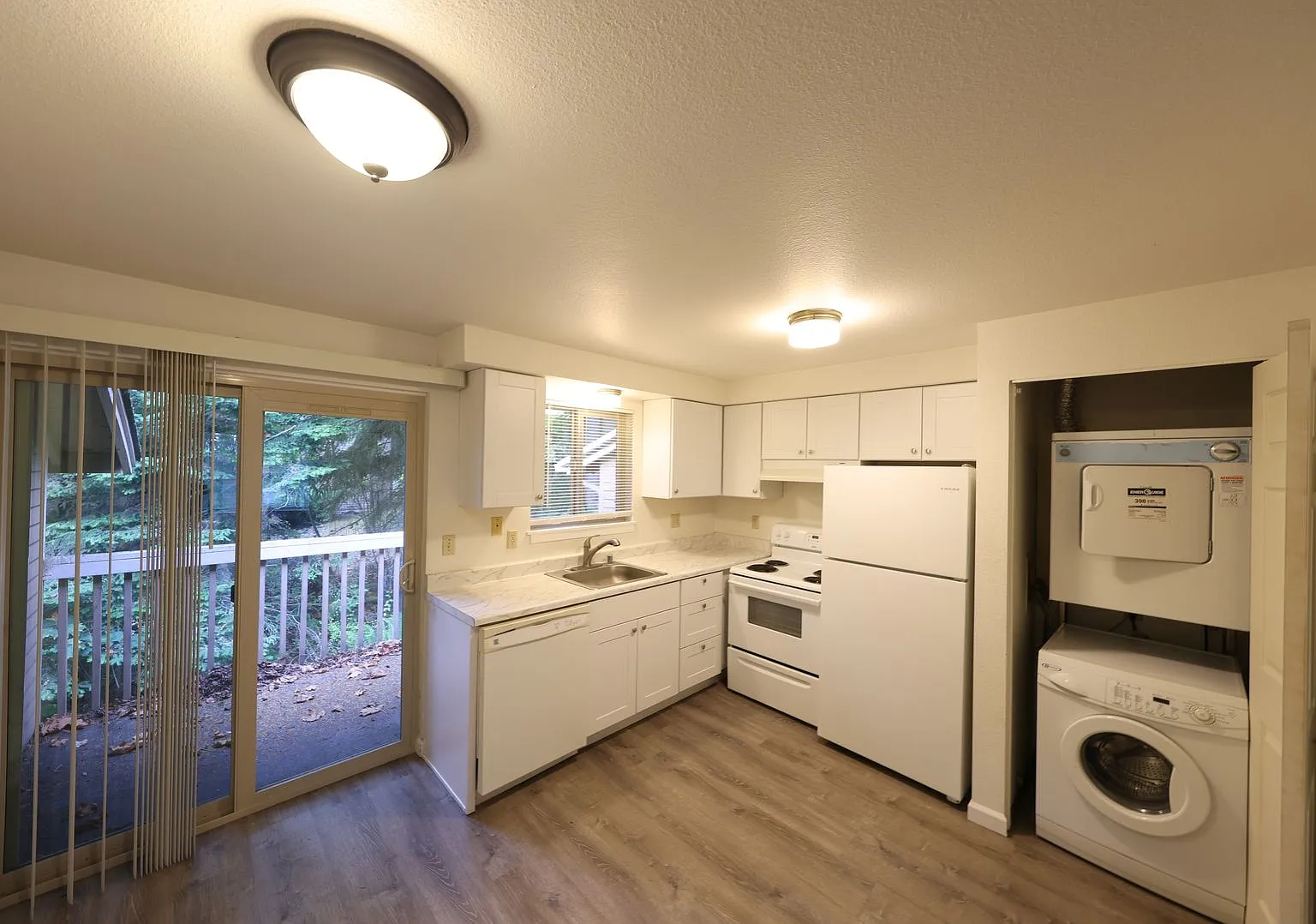 2 Bed 1 Bath - Excellent Condition - NAS Whidbey — Photo 3