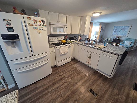 4th image of 7834 Sunrunner Dr