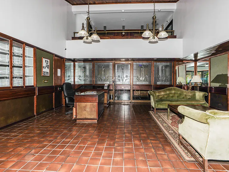 555 Hahaione St #B100 — Photo 54