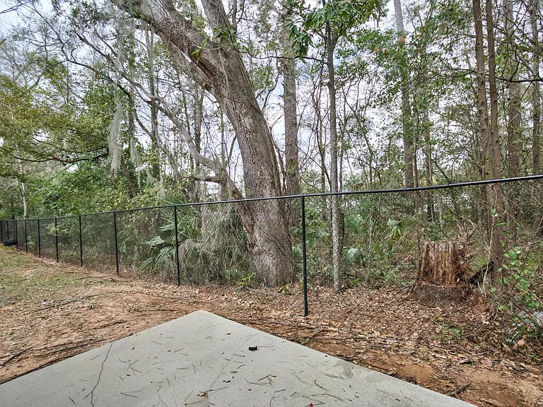 226 Columbia Dr — Photo 23