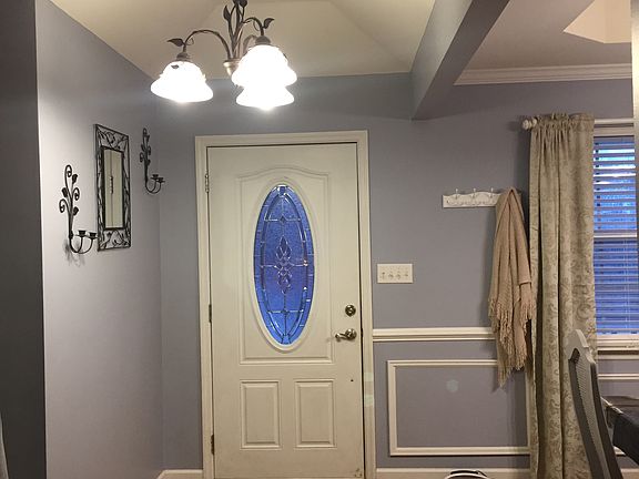 5th image of 155 Carriage Dr