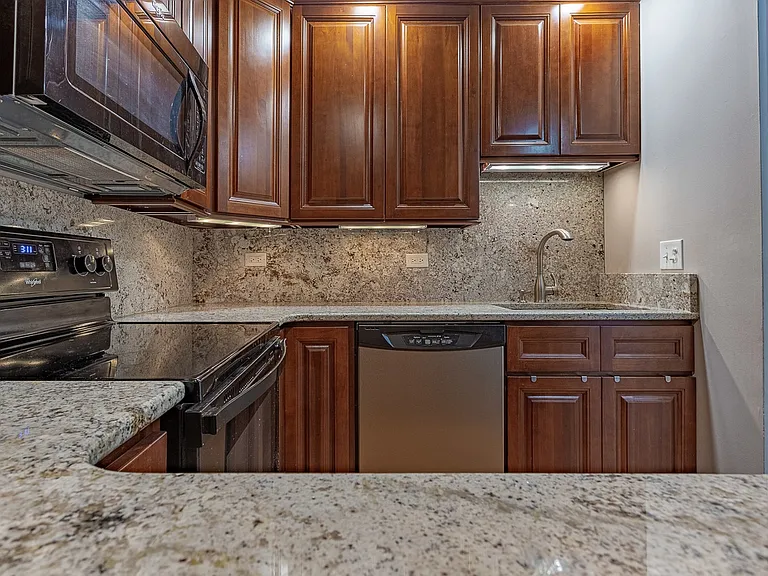 1303 Wyndham Dr #D-107 — Photo 6