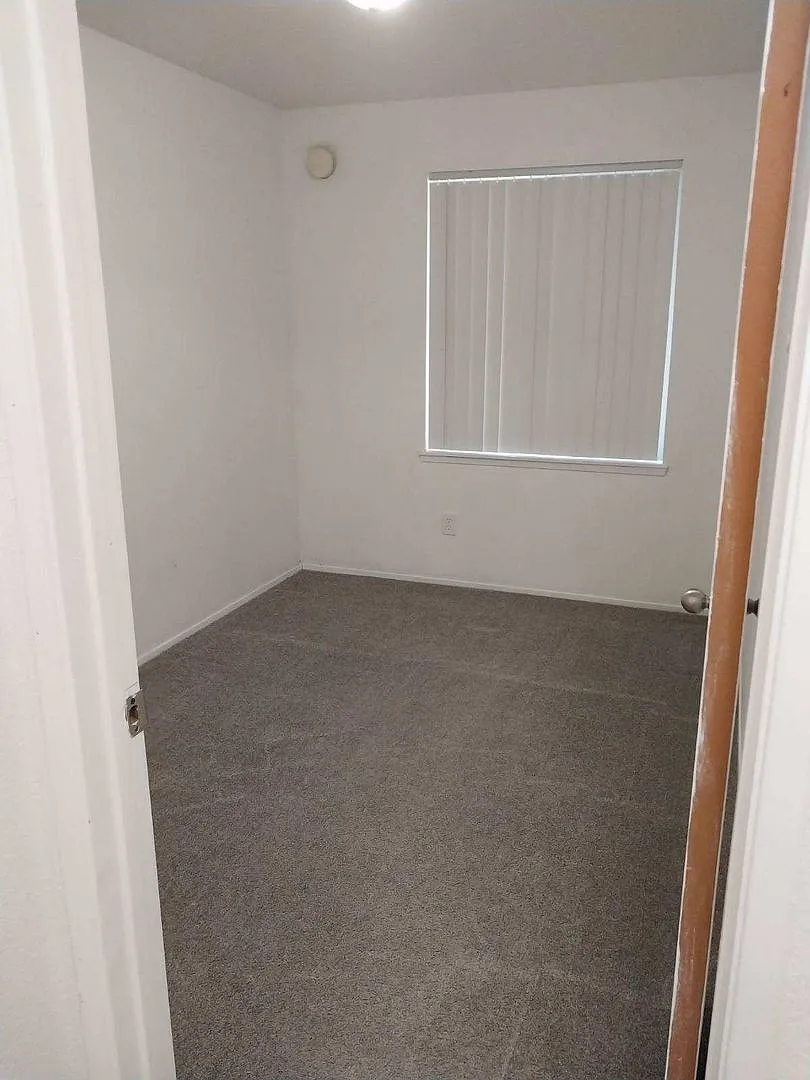 Grade Road Apartments — Photo 4