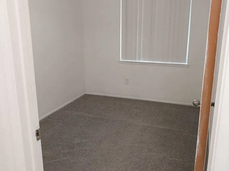 Grade Road Apartments — Photo 4
