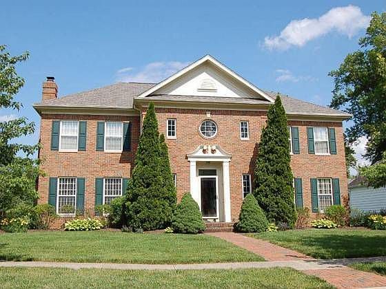 2nd image of 4912 Sloane Pl