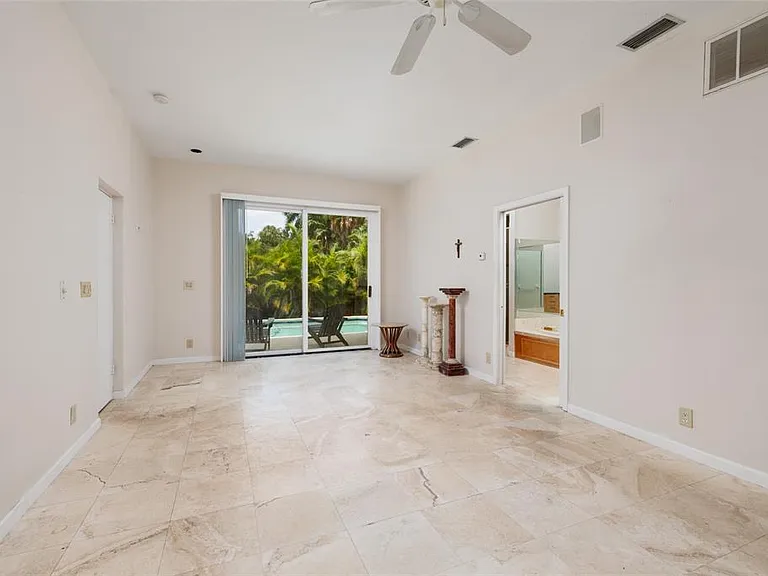 300 Brightwaters Blvd NE — Photo 24