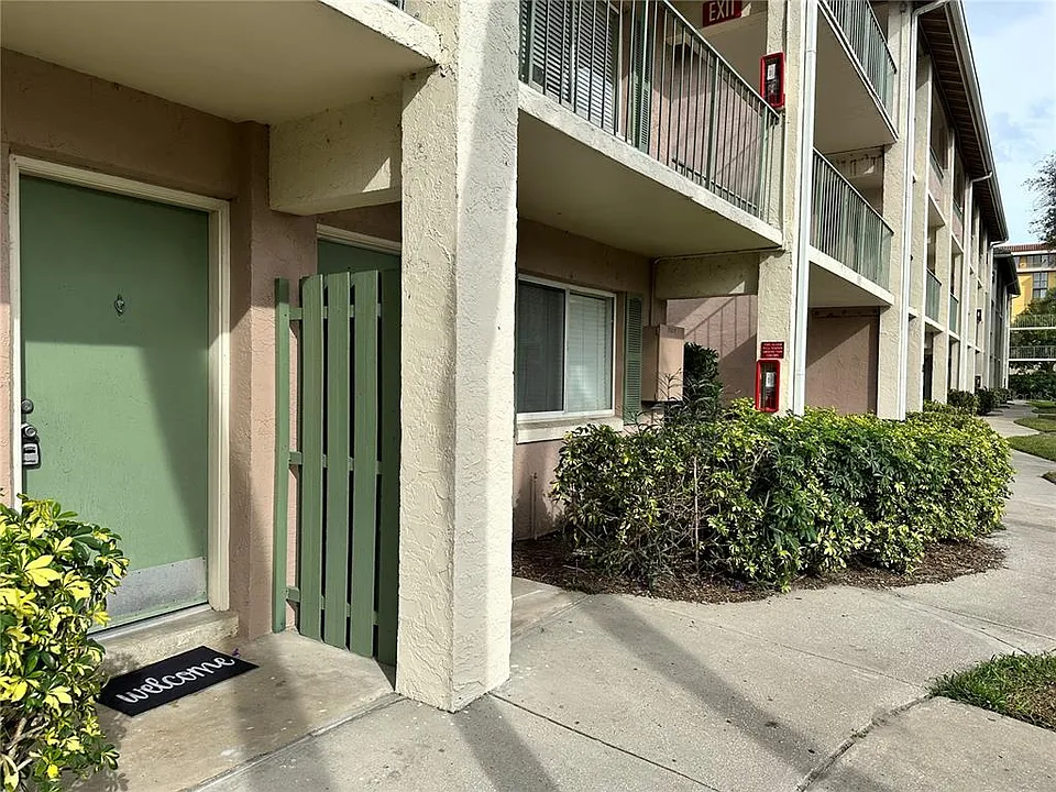 121 Oyster Bay Cir #160