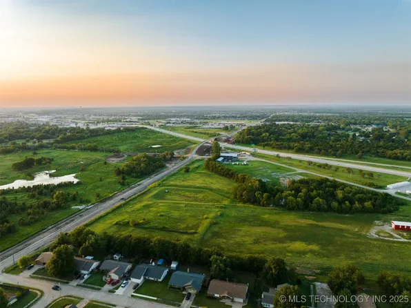 18 S 193rd Ave E, Broken Arrow, OK 74012