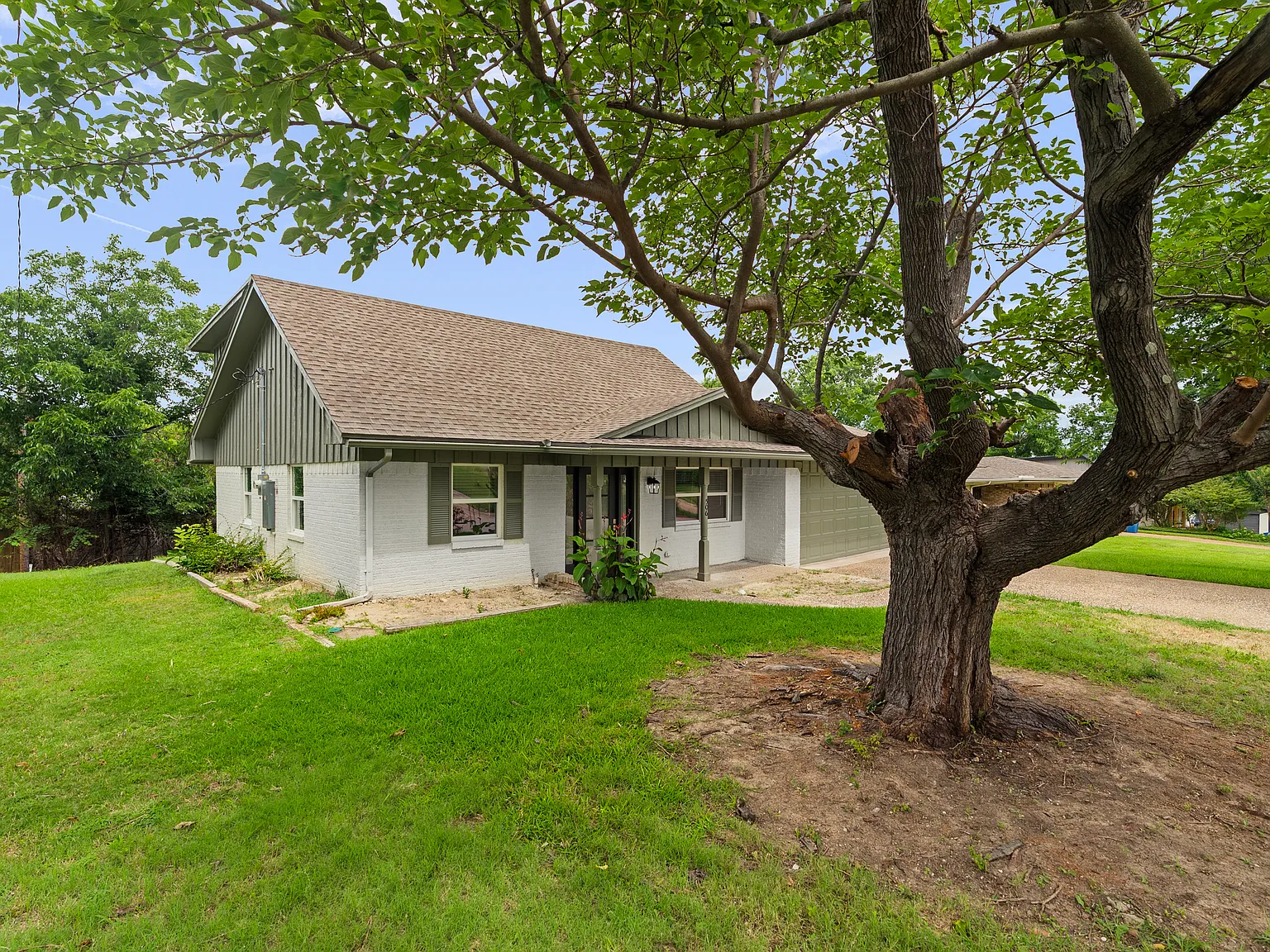4 bed, 1624 sqft, $2,550 — Photo 3