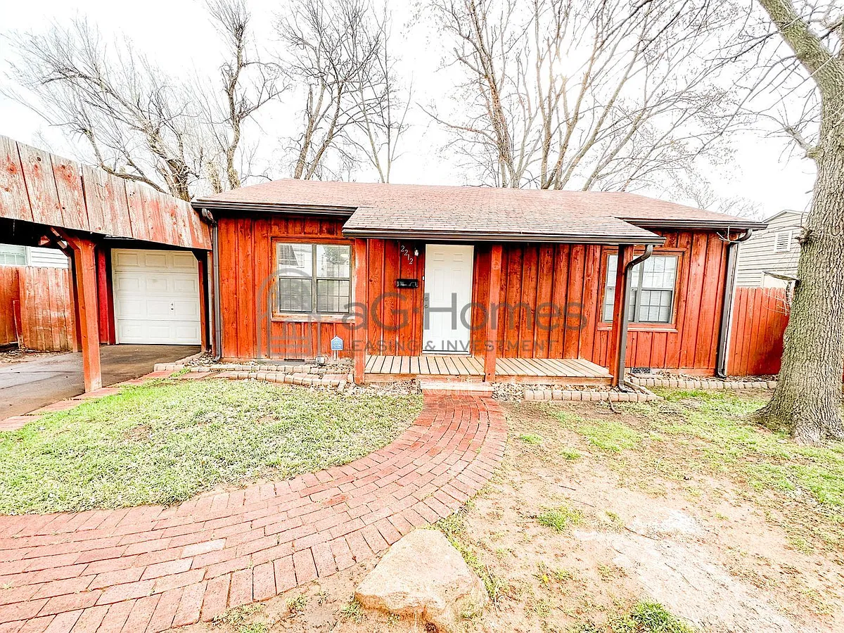 Building Photo - 2212 Doris Ave