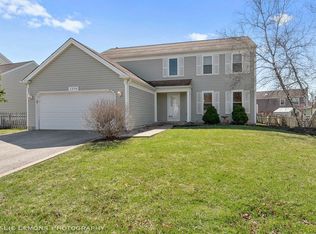 1270 Bison Trl, Carol Stream, IL 60188