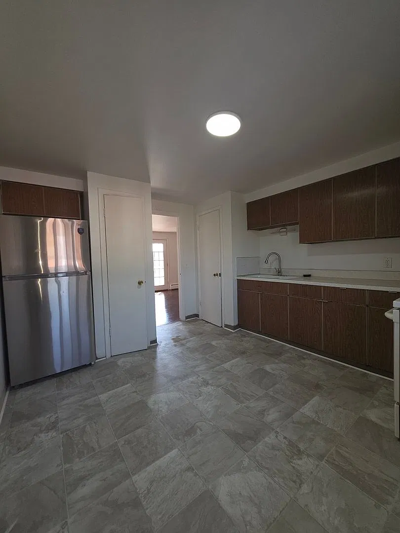 2 bedroom upper — Photo 4