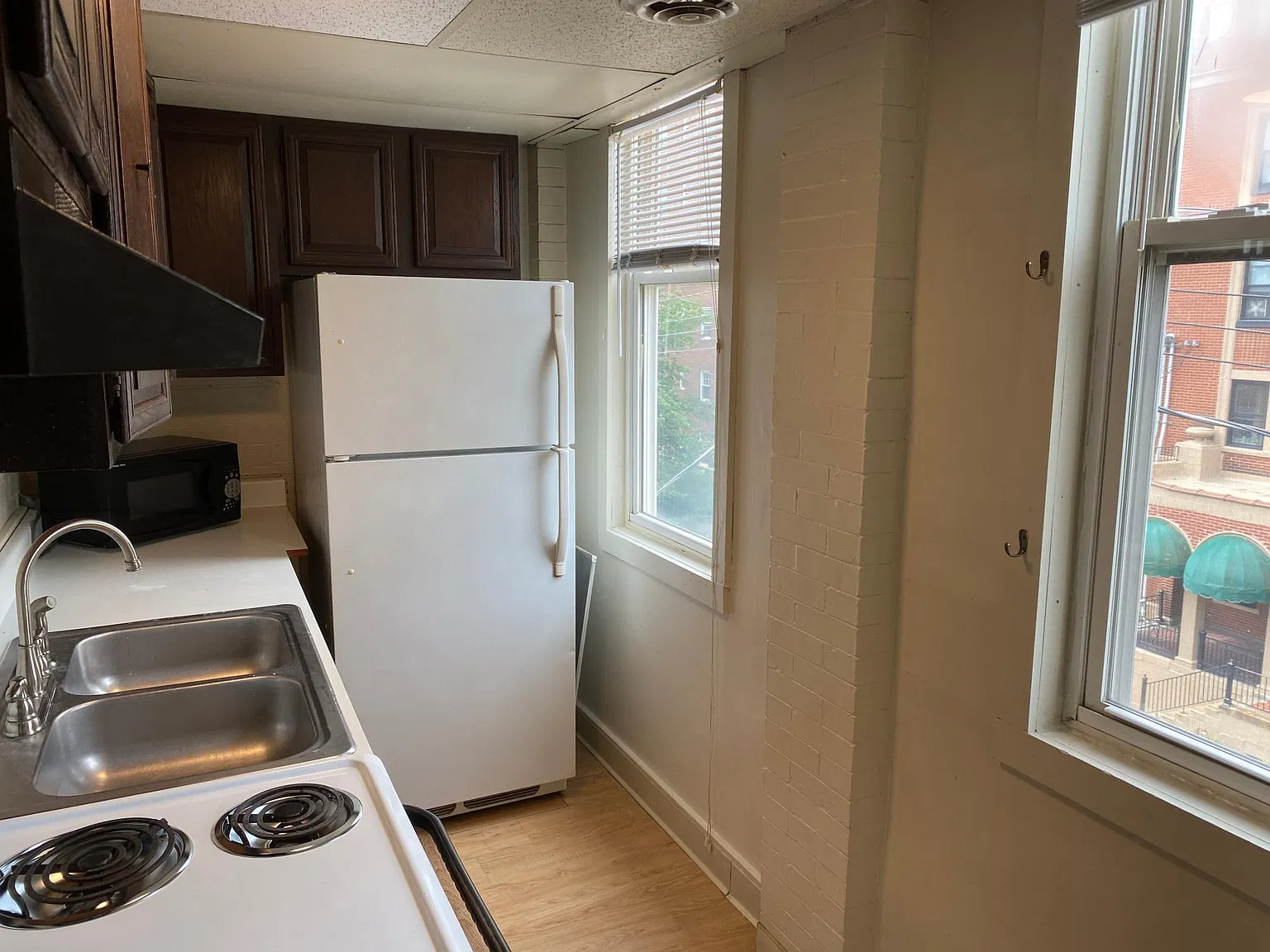 3 bed, 1000 sqft, $2,075 — Photo 4