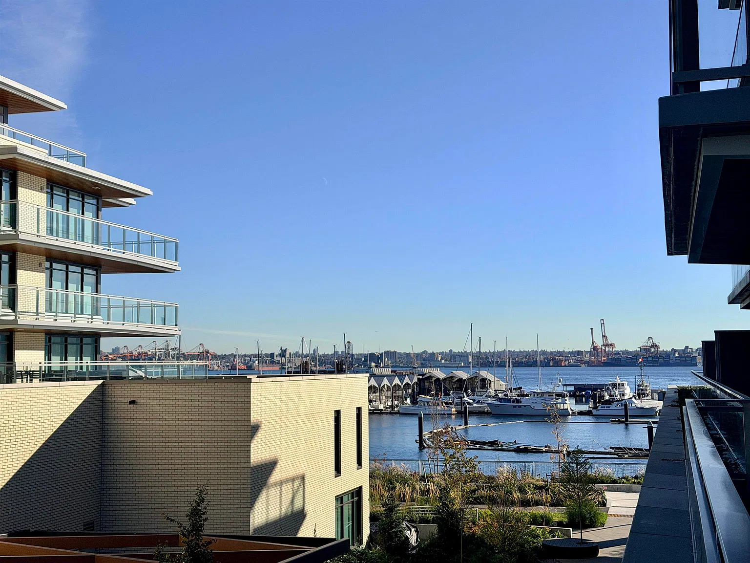 785 Harbour Ave — Photo 4