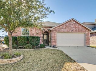 2001 Davy Crockett Dr, Forney, TX 75126