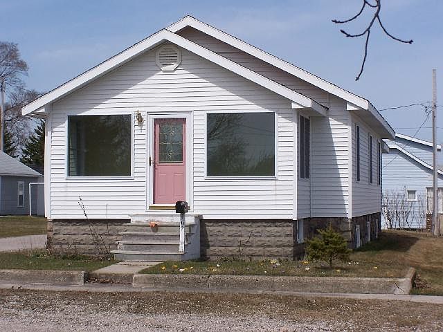 1st image of 462 Saint Clair Ave