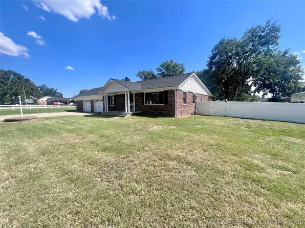 405 Warren Rd, Henryetta, OK 74437
