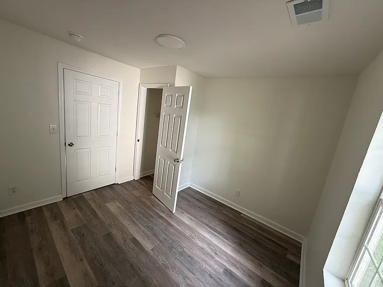 1125 E Rice Ln — Photo 8