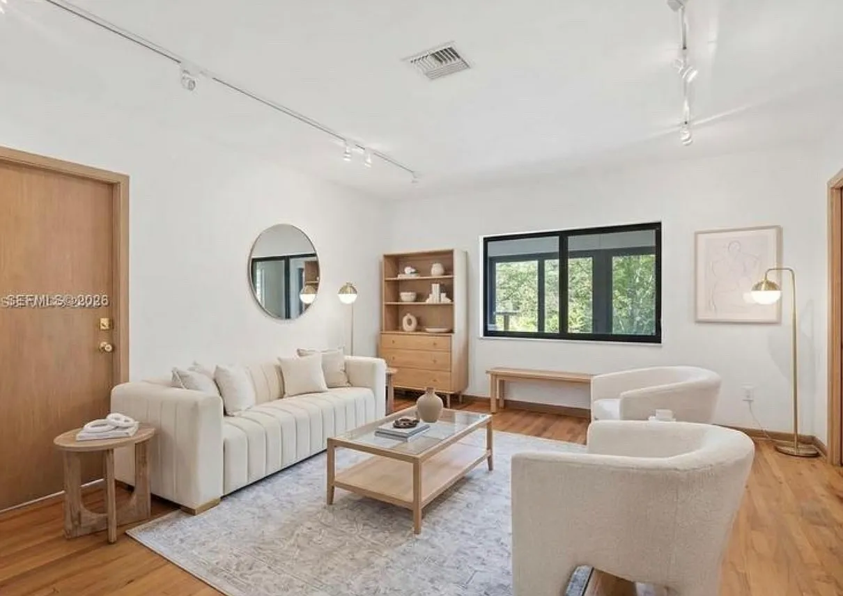 3 bed, 1810 sqft, $11,000 — Photo 3