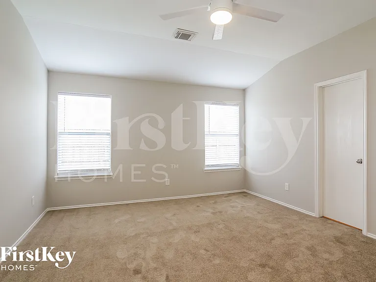 8110 Berkely Ct — Photo 8