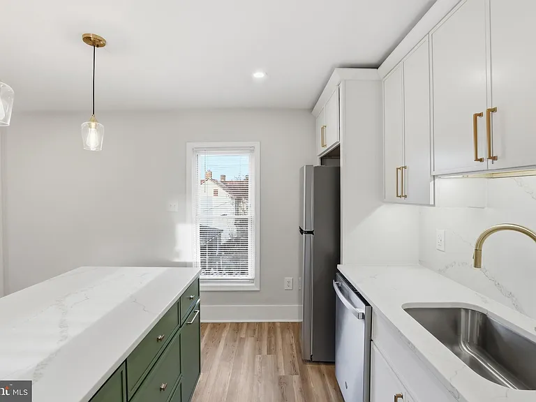 319 E A St #1 — Photo 9