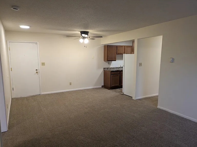Park Ridge Apartments — Photo 39