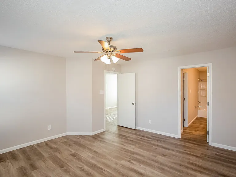 6762 Kinnerton Dr — Photo 11